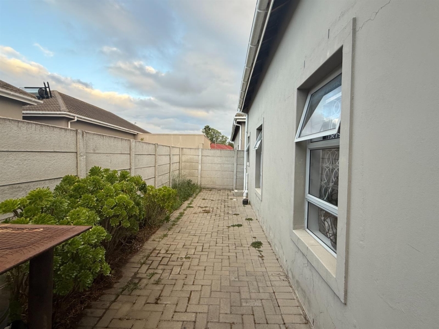 3 Bedroom Property for Sale in Zonnendal Western Cape